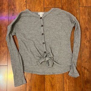 Long sleeve tied shirt